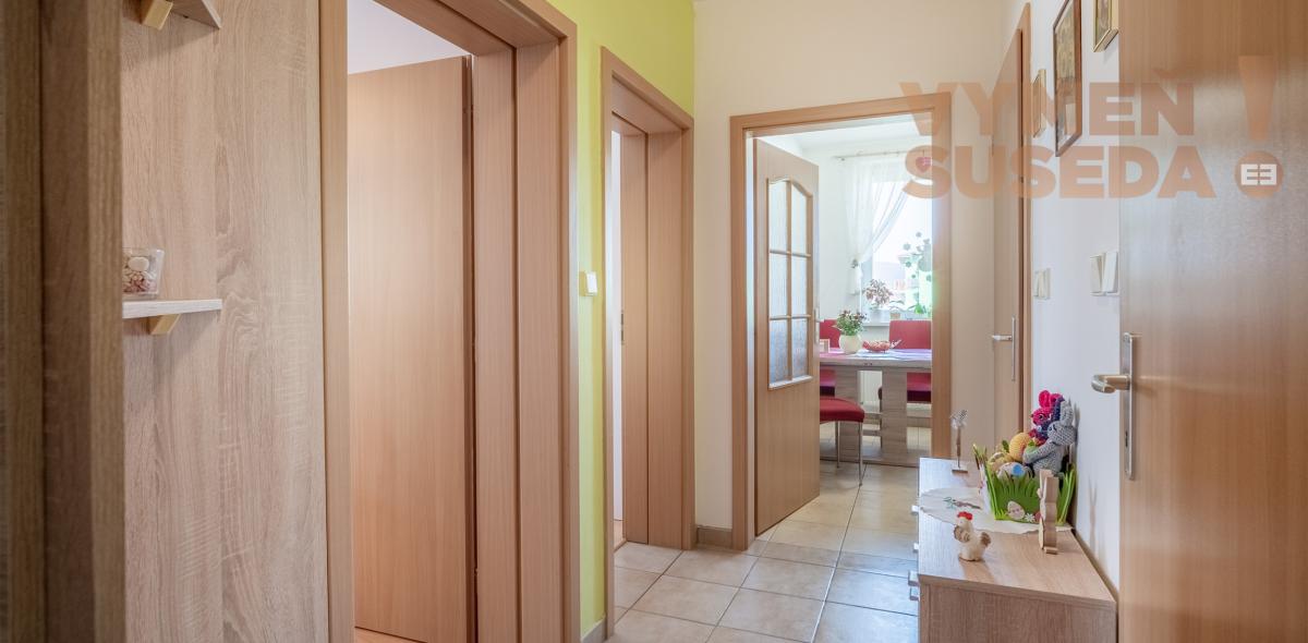 VYMEŇ SUSEDA! - Na predaj krásny, presvetlený, tehlový 2-izb. byt s balkónom – Hroznová ulica, Pezinok.