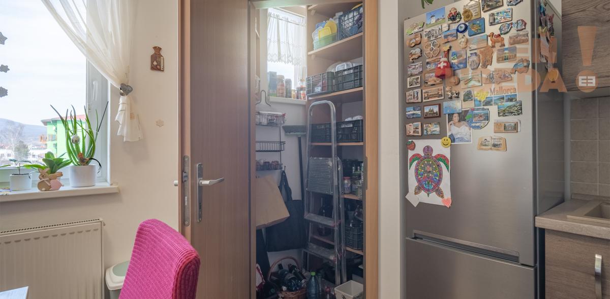 VYMEŇ SUSEDA! - Na predaj krásny, presvetlený, tehlový 2-izb. byt s balkónom – Hroznová ulica, Pezinok.