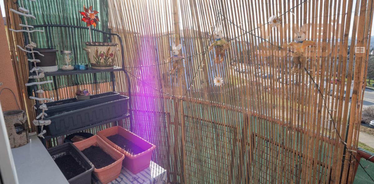 VYMEŇ SUSEDA! - Na predaj krásny, presvetlený, tehlový 2-izb. byt s balkónom – Hroznová ulica, Pezinok.