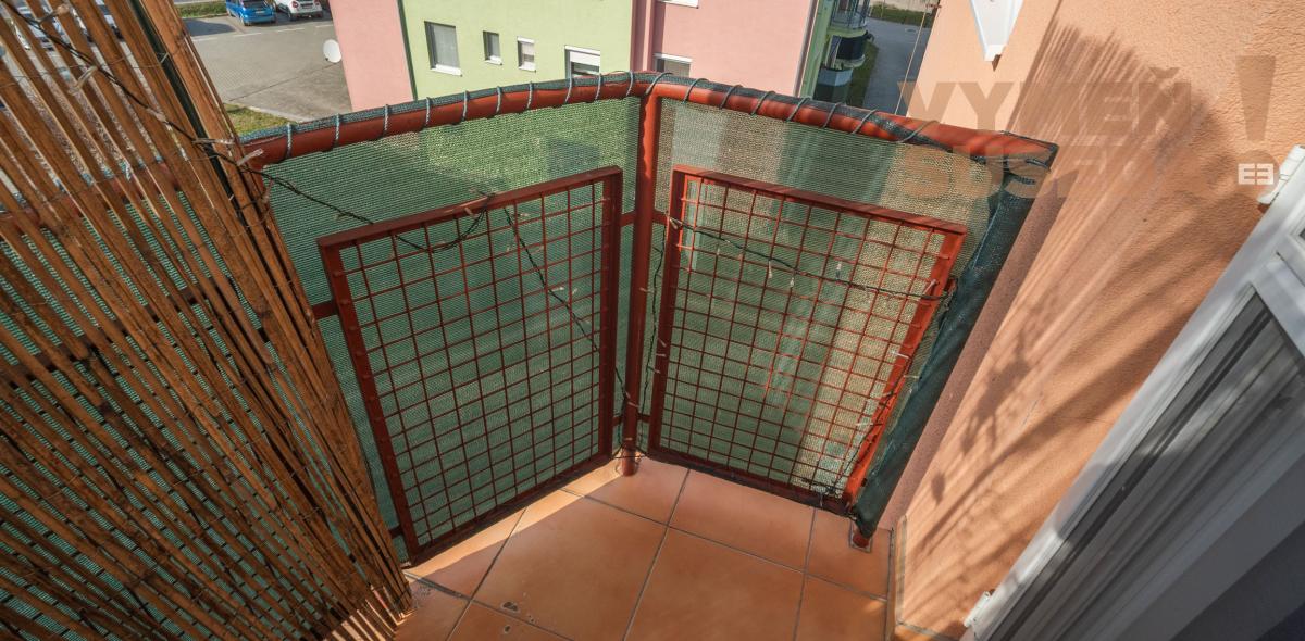 VYMEŇ SUSEDA! - Na predaj krásny, presvetlený, tehlový 2-izb. byt s balkónom – Hroznová ulica, Pezinok.