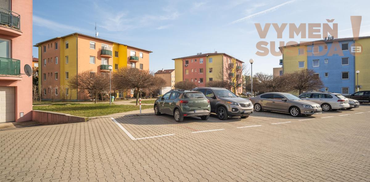 VYMEŇ SUSEDA! - Na predaj krásny, presvetlený, tehlový 2-izb. byt s balkónom – Hroznová ulica, Pezinok.