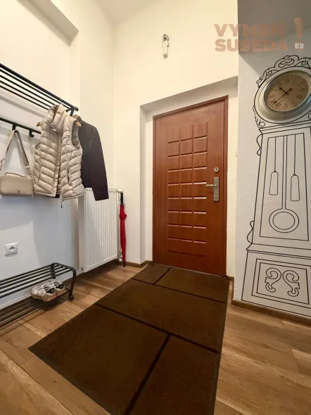 VYMEŇ SUSEDA! – VÝNIMOČNÝ 2 IZB. ZARIADENÝ BYT, DOBROVIČOVA, BA I, STARÉ MESTO.