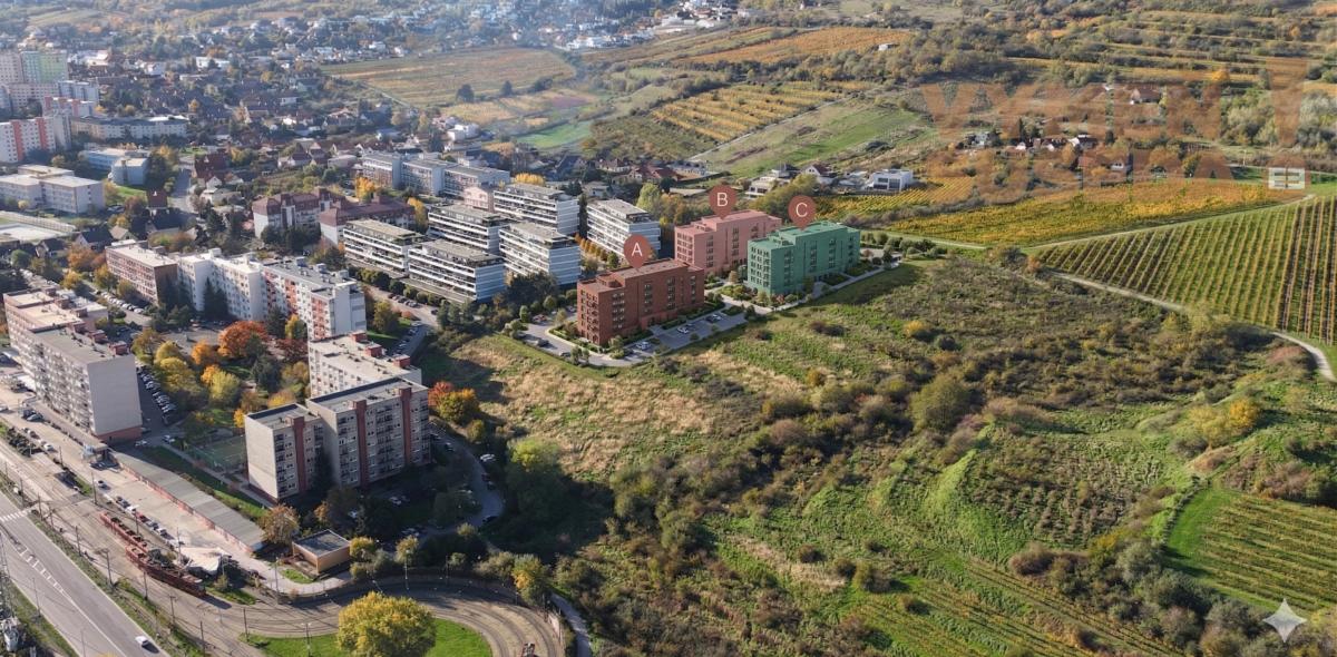 VYMEŇ SUSEDA! – PRIESTRANNÝ 2 IZB. BYT V NOVOSTAVBE S LOGGIOU, GARÁŽOVÝM STÁTÍM A PIVNIČNOU KOBKOU, PROJEKT TERRASY, BRATISLAVA III, RAČA.