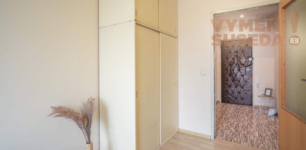 VYMEŇ SUSEDA! – VÝNIMOČNÝ, SLNEČNÝ 2 IZB. BYT S LOGGIOU, ŽILINSKÁ, TRENČÍN - KUBRÁ.