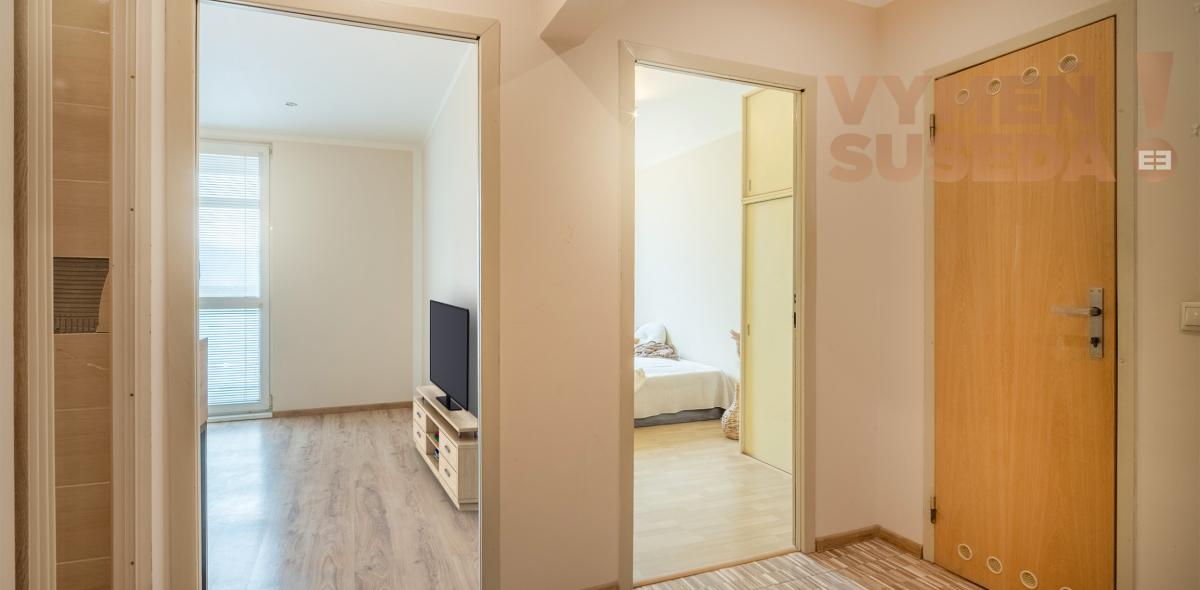 VYMEŇ SUSEDA! – VÝNIMOČNÝ, SLNEČNÝ 2 IZB. BYT S LOGGIOU, ŽILINSKÁ, TRENČÍN - KUBRÁ.