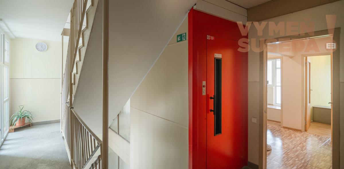 VYMEŇ SUSEDA! – VÝNIMOČNÝ, SLNEČNÝ 2 IZB. BYT S LOGGIOU, ŽILINSKÁ, TRENČÍN - KUBRÁ.