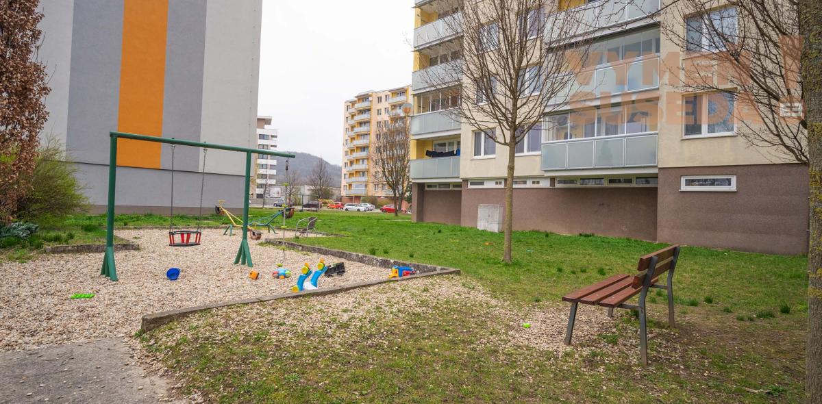 VYMEŇ SUSEDA! – VÝNIMOČNÝ, SLNEČNÝ 2 IZB. BYT S LOGGIOU, ŽILINSKÁ, TRENČÍN - KUBRÁ.