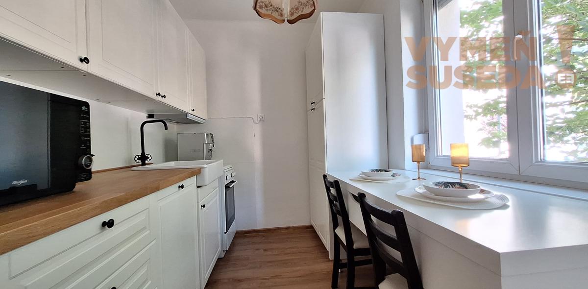 VYMEŇ SUSEDA! - VÝNIMOČNÝ TEHLOVÝ 3 IZB. BYT v Ružinove,  Družicová ulica.