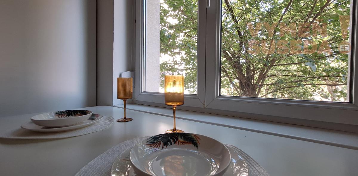 VYMEŇ SUSEDA! - VÝNIMOČNÝ TEHLOVÝ 3 IZB. BYT v Ružinove,  Družicová ulica.