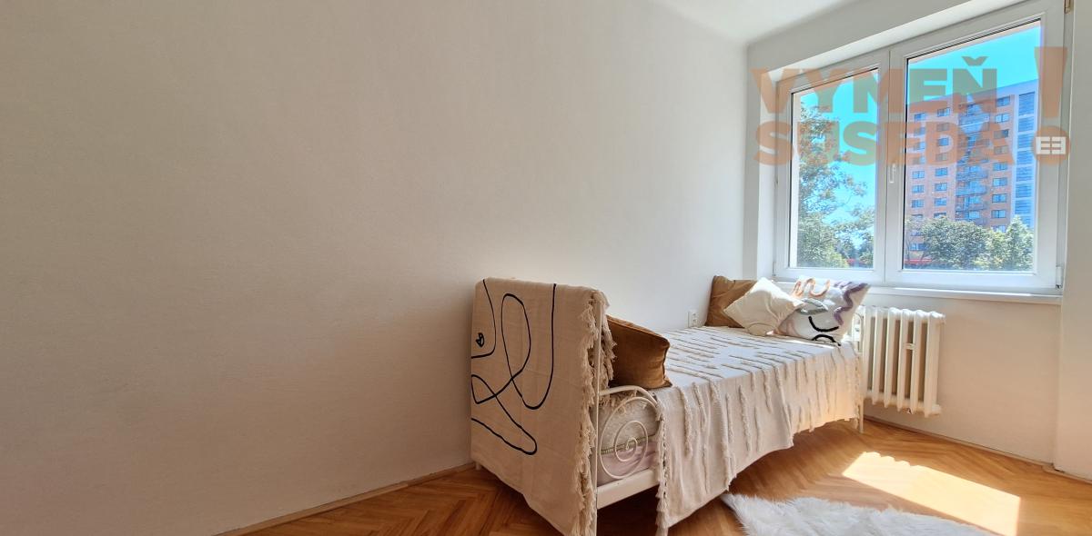 VYMEŇ SUSEDA! - VÝNIMOČNÝ TEHLOVÝ 3 IZB. BYT v Ružinove,  Družicová ulica.