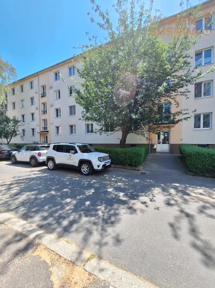 VYMEŇ SUSEDA! - VÝNIMOČNÝ TEHLOVÝ 3 IZB. BYT v Ružinove,  Družicová ulica.