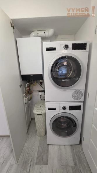 VYMEŇ SUSEDA! – VÝNIMOČNÝ 2 IZB. ZARIADENÝ BYT, NÁMESTIE BIELY KRÍŽ, BA III, NOVÉ MESTO.