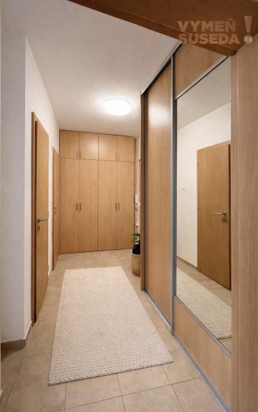 VYMEŇ SUSEDA! – VÝNIMOČNÝ 1 IZB. ZARIADENÝ BYT, RUŽOVÁ, STUPAVA