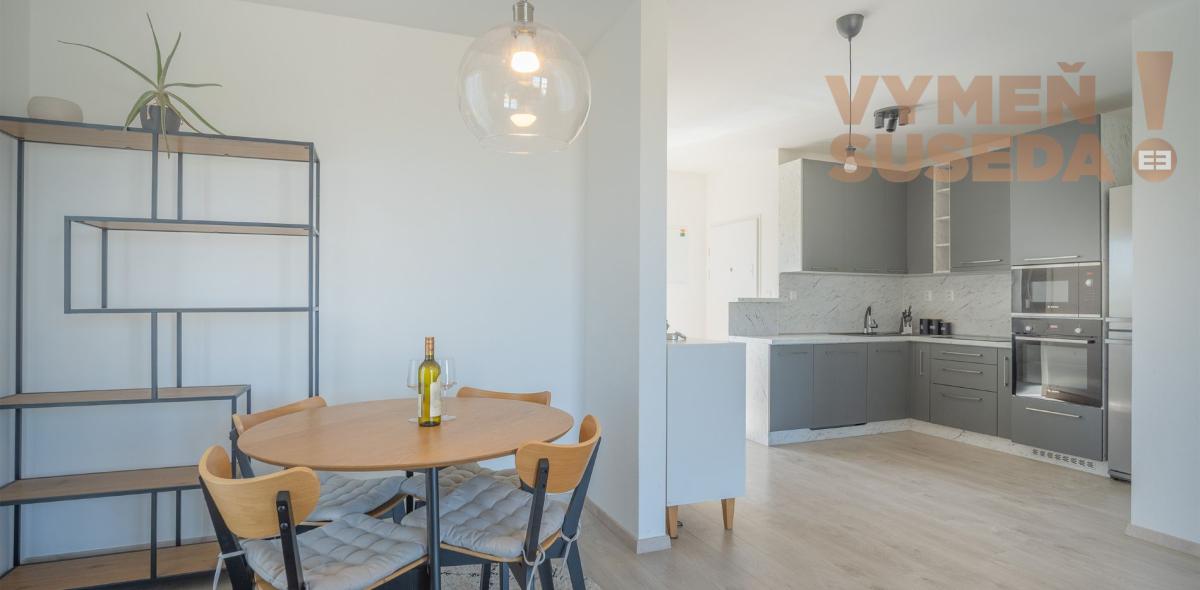 VYMEŇ SUSEDA! – Výnimočný 2 izbový byt s balkónom v novostavbe s parkovacím státim, Hamuliakovo.