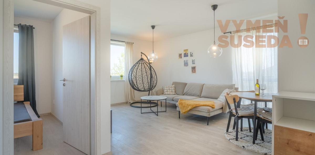 VYMEŇ SUSEDA! – Výnimočný 2 izbový byt s balkónom v novostavbe s parkovacím státim, Hamuliakovo.