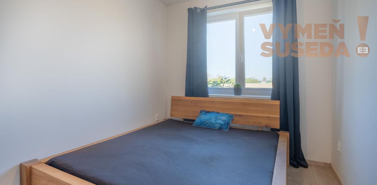 VYMEŇ SUSEDA! – Výnimočný 2 izbový byt s balkónom v novostavbe s parkovacím státim, Hamuliakovo.