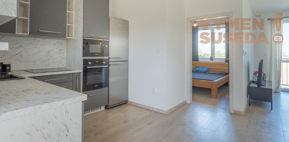 VYMEŇ SUSEDA! – Výnimočný 2 izbový byt s balkónom v novostavbe s parkovacím státim, Hamuliakovo.