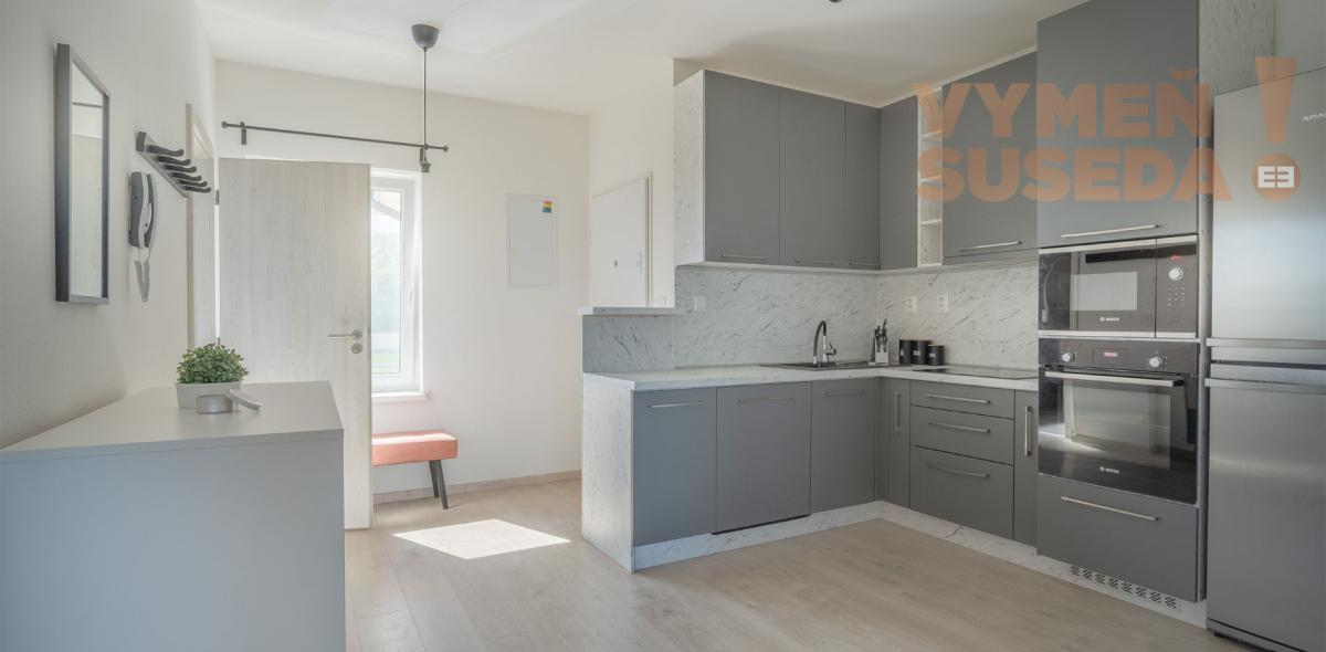 VYMEŇ SUSEDA! – Výnimočný 2 izbový byt s balkónom v novostavbe s parkovacím státim, Hamuliakovo.