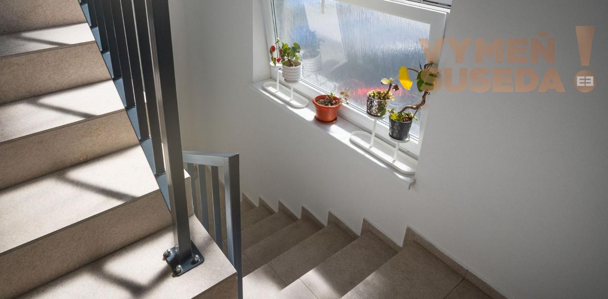 VYMEŇ SUSEDA! – Výnimočný 2 izbový byt s balkónom v novostavbe s parkovacím státim, Hamuliakovo.