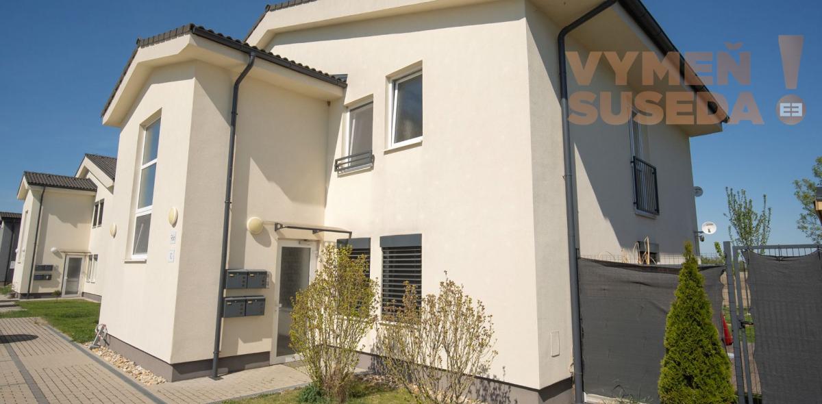 VYMEŇ SUSEDA! – Výnimočný 2 izbový byt s balkónom v novostavbe s parkovacím státim, Hamuliakovo.