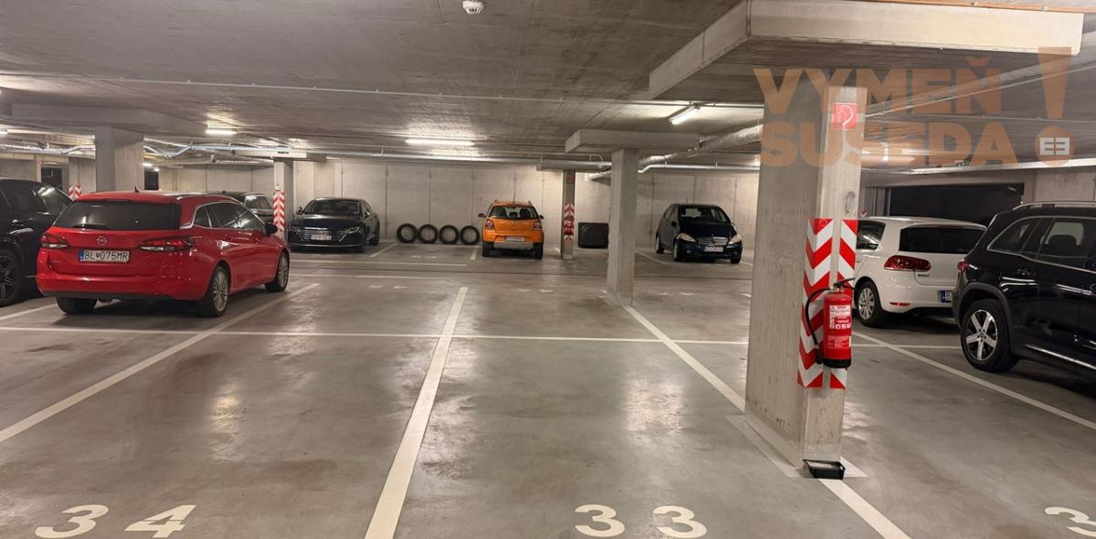 VYMEŇ SUSEDA! - VÝNIMOČNÝ 2 IZB. BYT SO ZÁHRADKOU A PARKOVANÍM, FIALOVÁ UL., BRATISLAVA V, PETRŽALKA,