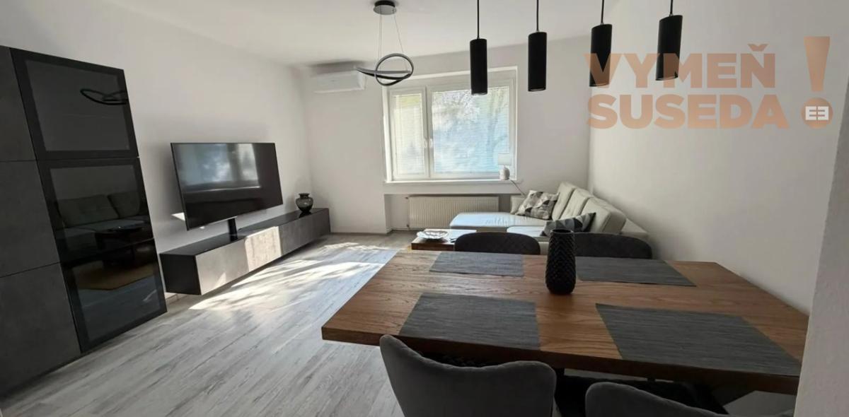 VYMEŇ SUSEDA! – VÝNIMOČNÝ 2 IZB. ZARIADENÝ BYT, NÁMESTIE BIELY KRÍŽ, BA III, NOVÉ MESTO.