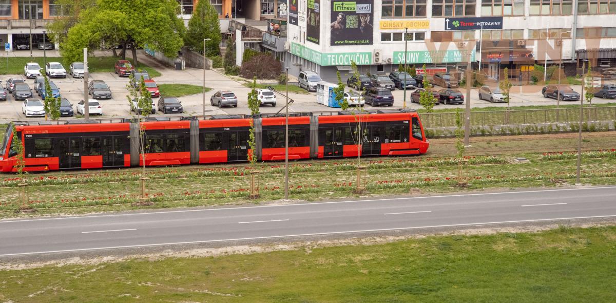 VYMEŇ SUSEDA! - VÝNIMOČNÁ GARSÓNKA s LOGGIOU, VYHĽADÁVANÁ LOKALITA PETRŽALKA, TOPOLČIANSKA UL., BA V.