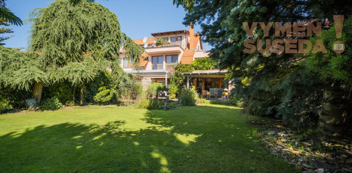 VYMEŇ SUSEDA! – PONÚKAME NA PREDAJ VÝNIMOČNÝ 5 IZBOVÝ RODINNÝ DOM, STUPAVA.