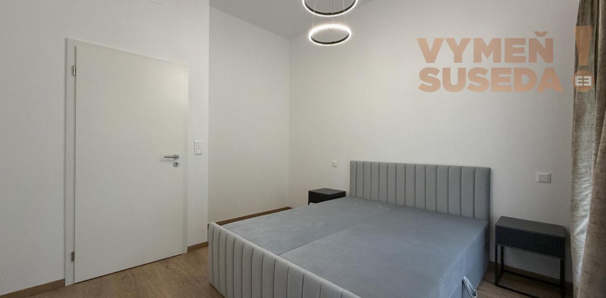 VYMEŇ SUSEDA! - VÝNIMOČNÝ 2 IZB. BYT SO ZÁHRADKOU A PARKOVANÍM, FIALOVÁ UL., BRATISLAVA V, PETRŽALKA,