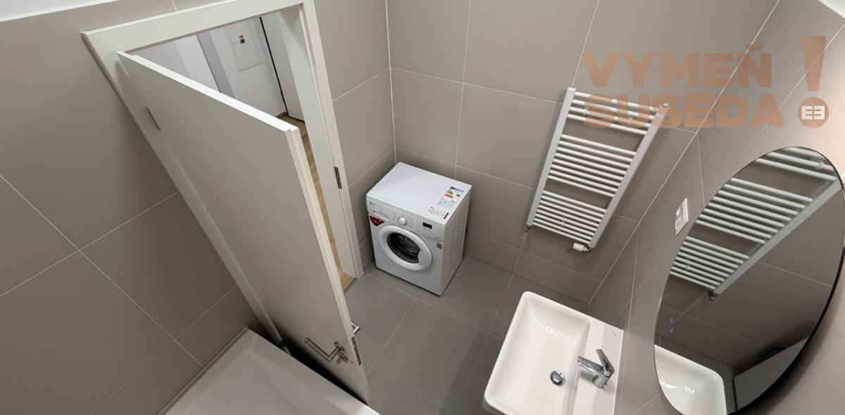 VYMEŇ SUSEDA! - VÝNIMOČNÝ 2 IZB. BYT SO ZÁHRADKOU A PARKOVANÍM, FIALOVÁ UL., BRATISLAVA V, PETRŽALKA,