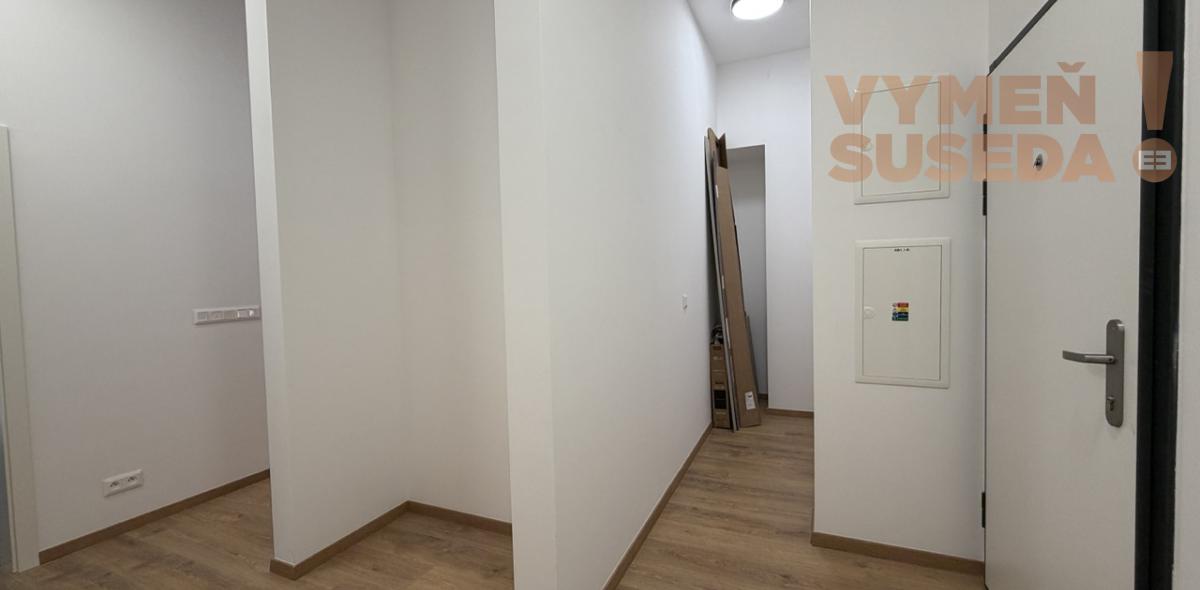 VYMEŇ SUSEDA! - VÝNIMOČNÝ 2 IZB. BYT SO ZÁHRADKOU A PARKOVANÍM, FIALOVÁ UL., BRATISLAVA V, PETRŽALKA,