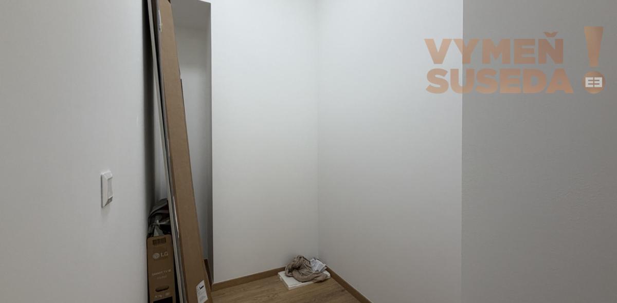 VYMEŇ SUSEDA! - VÝNIMOČNÝ 2 IZB. BYT SO ZÁHRADKOU A PARKOVANÍM, FIALOVÁ UL., BRATISLAVA V, PETRŽALKA,