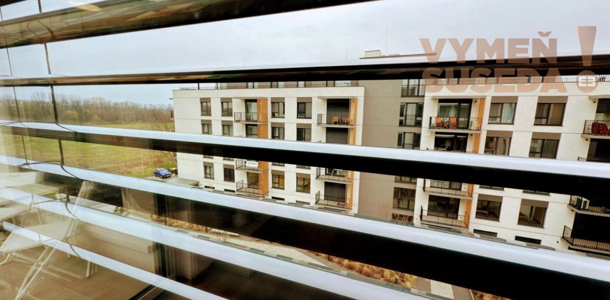 VYMEŇ SUSEDA! – VÝNIMOČNÝ 2 IZB. ZARIADENÝ BYT S LOGGIOU A PARKOVANÍM, PRI VOJENSKOM CINTORÍNE, BA V, PETRŽALKA,
