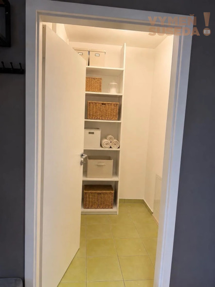 VYMEŇ SUSEDA! – PRIESTRANNÝ 2 IZB. ZARIADENÝ BYT S BALKÓNOM, TOMÁŠIKOVA UL., NOVÉ MESTO, BA III