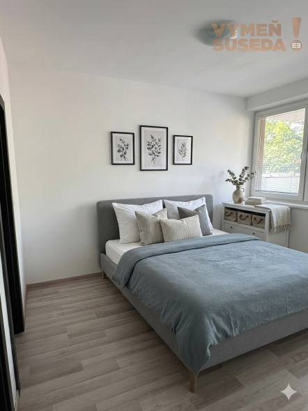 VYMEŇ SUSEDA! – PRIESTRANNÝ 2 IZB. ZARIADENÝ BYT S TERASOU, PET FRIENDLY, ĎUMBIERSKA UL., NOVÉ MESTO, BA III
