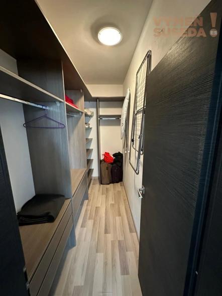 VYMEŇ SUSEDA! – PRIESTRANNÝ 2 IZB. ZARIADENÝ BYT S TERASOU, PET FRIENDLY, ĎUMBIERSKA UL., NOVÉ MESTO, BA III