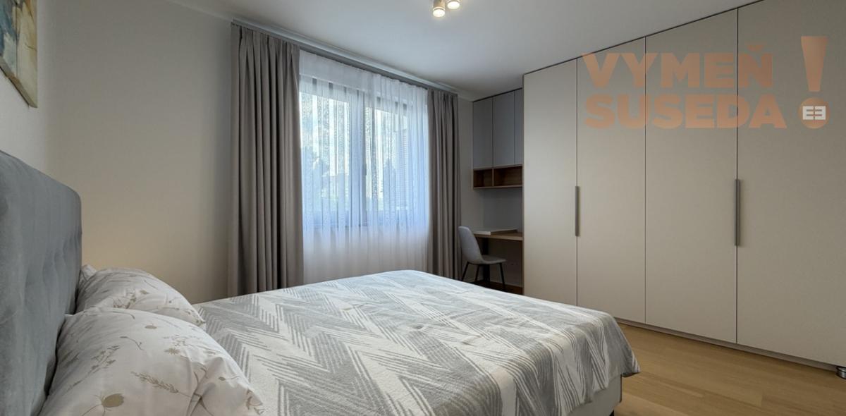 VYMEŇ SUSEDA! – VÝNIMOČNÝ 2 IZB. ZARIADENÝ BYT S BALKÓNOM A GARÁŽOVÝM STÁTÍM, TRNAVSKÁ CESTA, BA II, RUŽINOV,
