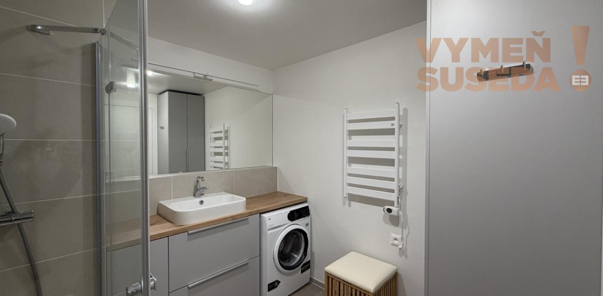 VYMEŇ SUSEDA! – VÝNIMOČNÝ 2 IZB. ZARIADENÝ BYT S BALKÓNOM A GARÁŽOVÝM STÁTÍM, TRNAVSKÁ CESTA, BA II, RUŽINOV,