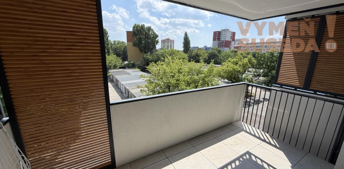 VYMEŇ SUSEDA! – VÝNIMOČNÝ 2 IZB. ZARIADENÝ BYT S BALKÓNOM A GARÁŽOVÝM STÁTÍM, TRNAVSKÁ CESTA, BA II, RUŽINOV,