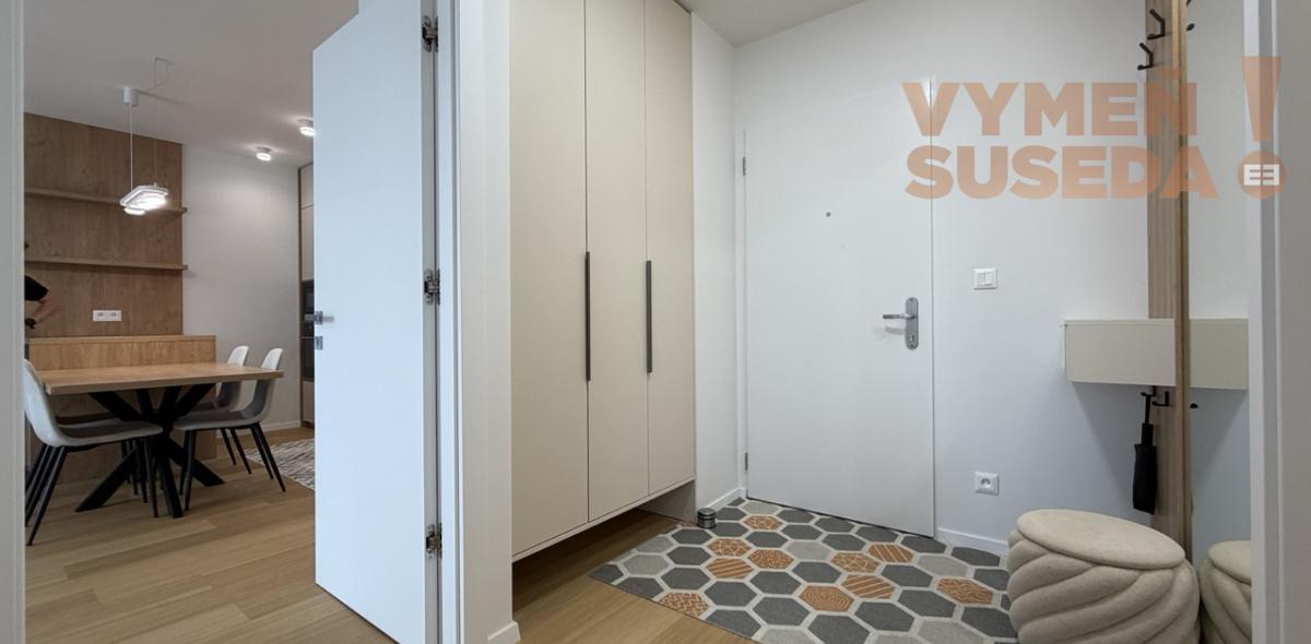 VYMEŇ SUSEDA! – VÝNIMOČNÝ 2 IZB. ZARIADENÝ BYT S BALKÓNOM A GARÁŽOVÝM STÁTÍM, TRNAVSKÁ CESTA, BA II, RUŽINOV,