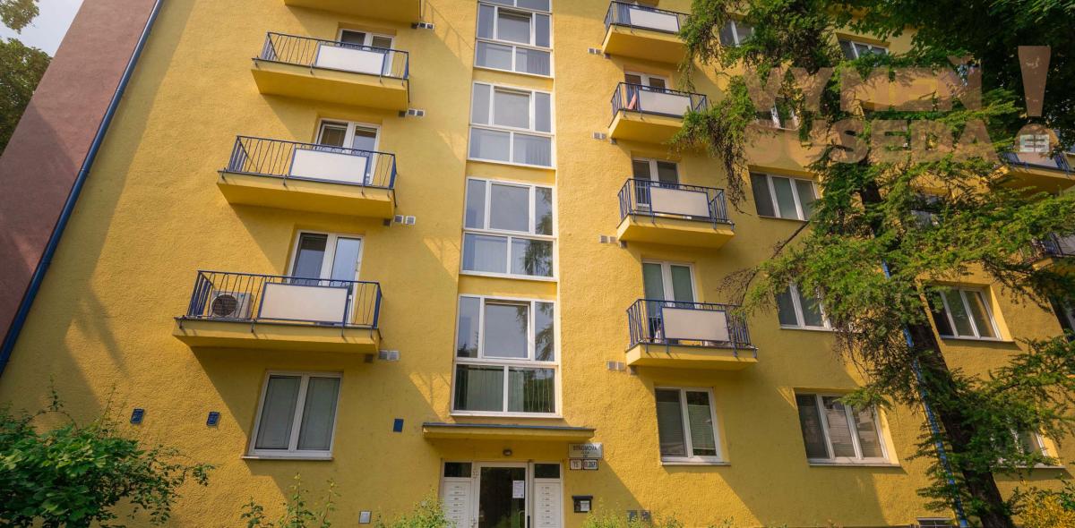VYMEŇ SUSEDA! – VÝNIMOČNÁ GARSÓNKA, BALKÓN, TEHLA – KRAMÁRE, STROMOVÁ UL., BA III