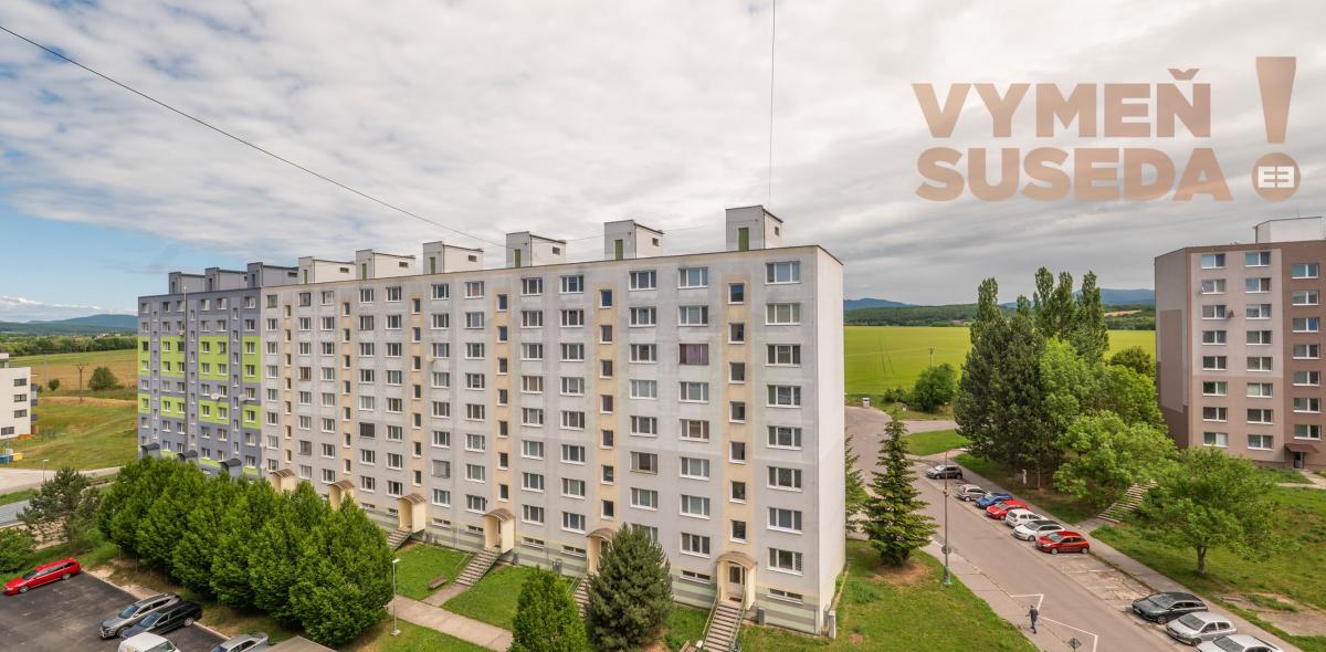 VYMEŇ SUSEDA! – PRIESTRANNÝ, ZARIADENÝ 1 IZB. BYT S LOGGIOU, ŽITNÁ, BÁNOVCE NAD BEBRAVOU.