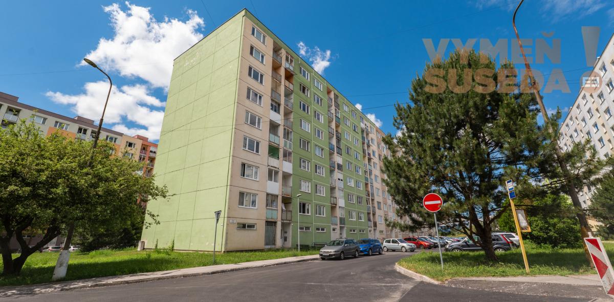 VYMEŇ SUSEDA! – PRIESTRANNÝ, ZARIADENÝ 1 IZB. BYT S LOGGIOU, ŽITNÁ, BÁNOVCE NAD BEBRAVOU.