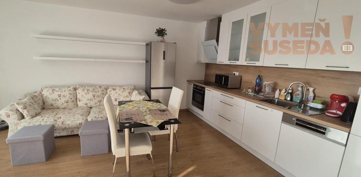VYMEŇ SUSEDA! – VÝNIMOČNÝ 2 IZB. ZARIADENÝ BYT S BALKÓNOM A PARKOVANÍM, GUSTÁVA MALLÉHO, BA V, PETRŽALKA.