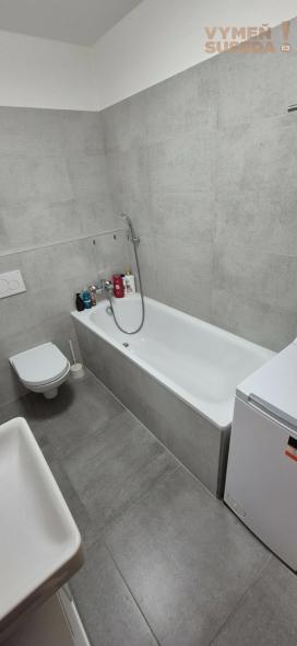 VYMEŇ SUSEDA! – VÝNIMOČNÝ 2 IZB. ZARIADENÝ BYT S BALKÓNOM A PARKOVANÍM, GUSTÁVA MALLÉHO, BA V, PETRŽALKA.