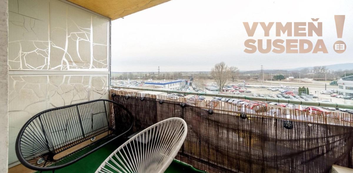 VYMEŇ SUSEDA! – VÝNIMOČNÝ 2 IZB. ZARIADENÝ BYT S LOGGIOU, BUDATÍNSKA, BA V, PETRŽALKA,