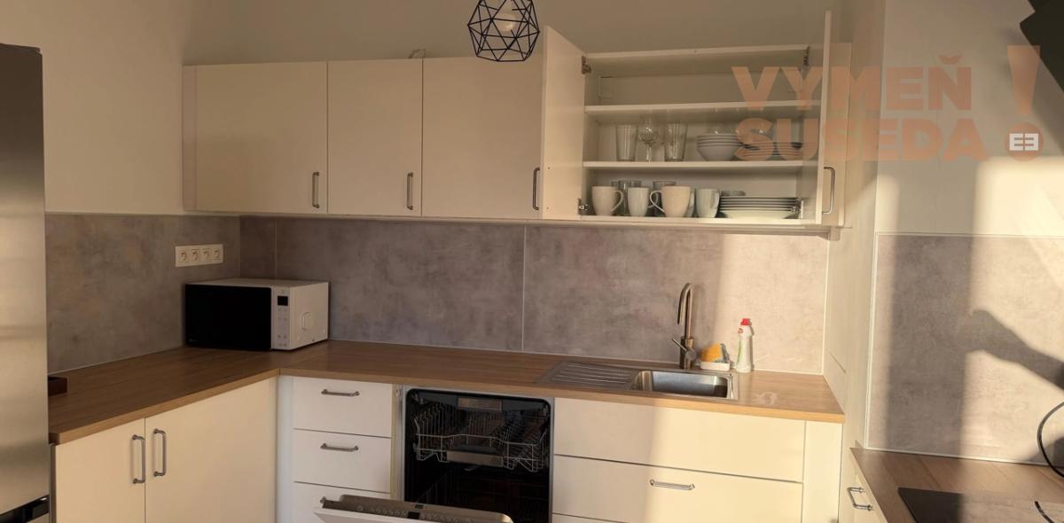 VYMEŇ SUSEDA! – PRIESTRANNÝ 2 IZB. ZARIADENÝ BYT S LOGGIOU A PARKOVANÍM,PET FRIENDLY ZUZANY CHALUPOVEJ, BA V, PETRŽALKA.