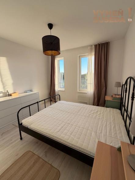 VYMEŇ SUSEDA! – PRIESTRANNÝ 2 IZB. ZARIADENÝ BYT S LOGGIOU A PARKOVANÍM,PET FRIENDLY ZUZANY CHALUPOVEJ, BA V, PETRŽALKA.