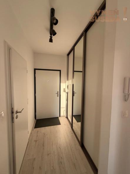 VYMEŇ SUSEDA! – PRIESTRANNÝ 2 IZB. ZARIADENÝ BYT S LOGGIOU A PARKOVANÍM,PET FRIENDLY ZUZANY CHALUPOVEJ, BA V, PETRŽALKA.