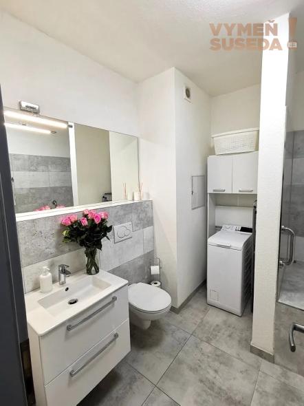 VYMEŇ SUSEDA! – VÝNIMOČNÝ 2 IZB. ZARIADENÝ BYT S TERASOU, PET FRIENDLY, ŠUSTEKOVA, BA V, PETRŽALKA.